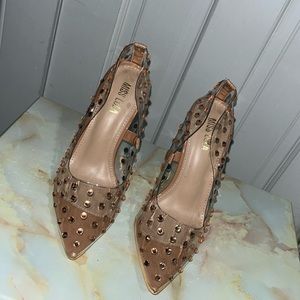 Never worn! Just tried on twice.